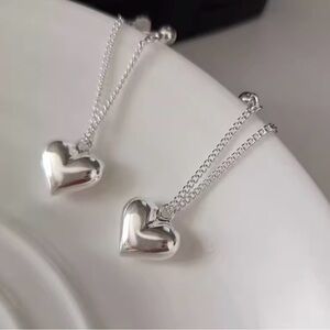 The Dainty Dangle heart earrings in 925 silver